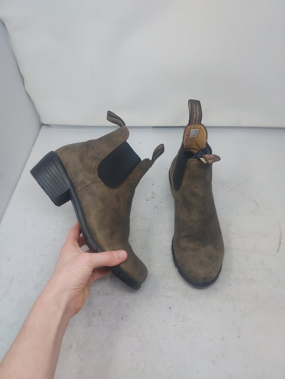 Blundstone WOMENS Rustic Brown Chelsea Heel Boot